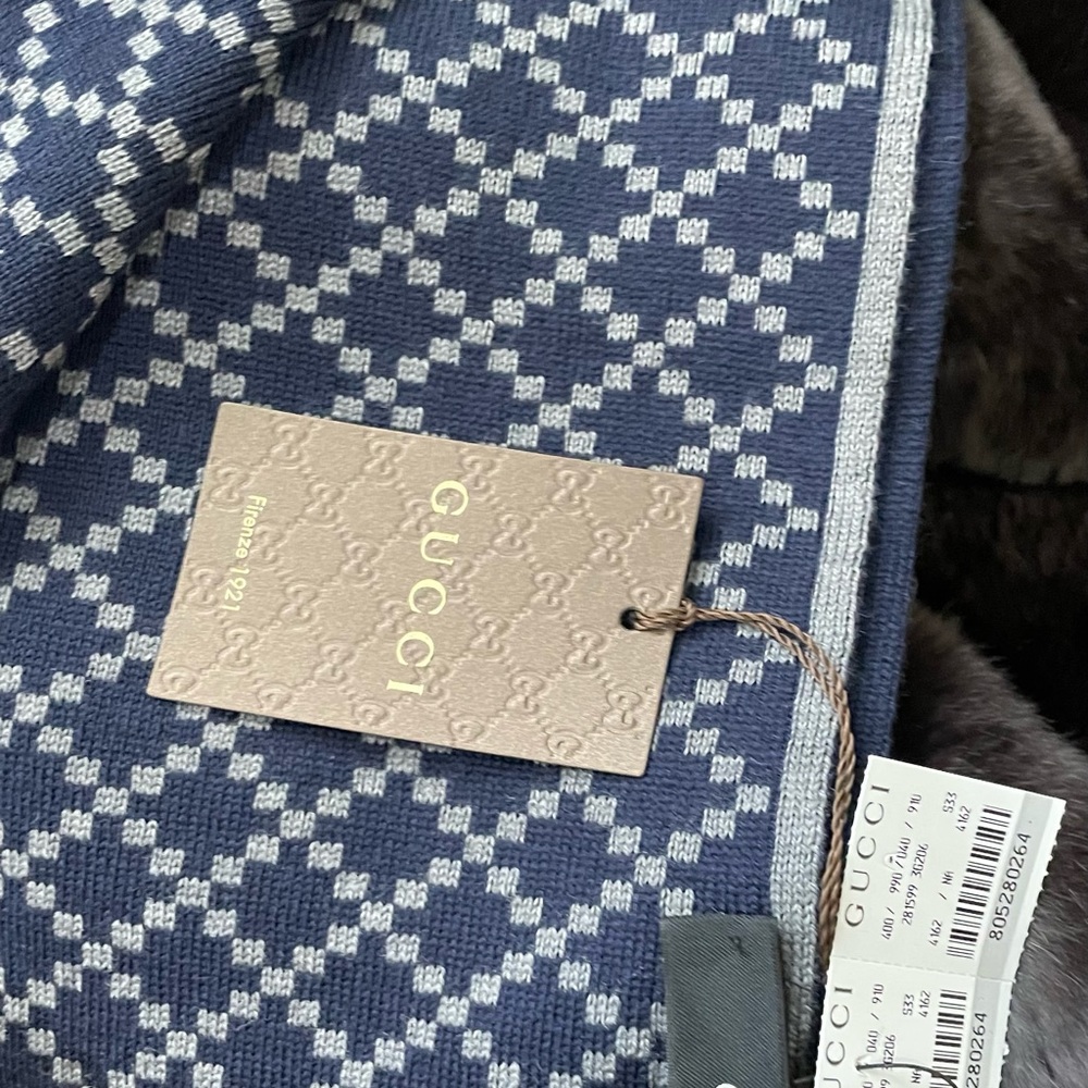 NEW! Gucci Navy and Gray Diamond Script Logo Wool Scarf - Picture 6 of 6